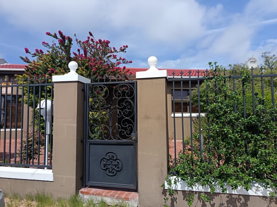 4 Bedroom Property for Sale in Athlone Western Cape